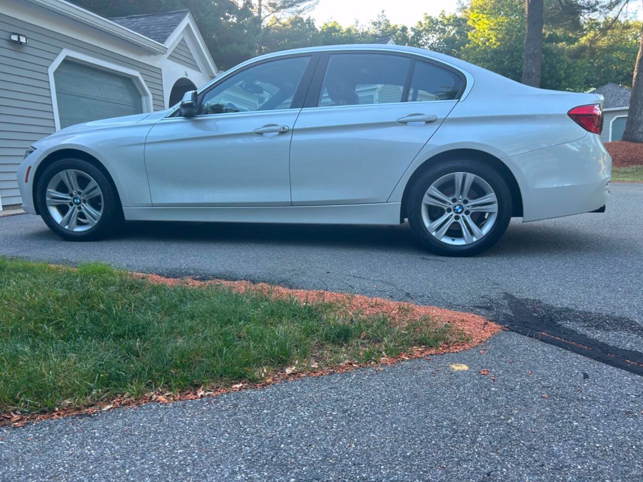 Used 2018 BMW 330i xDrive Sedan w/ Premium Package AWD/4WD image 11