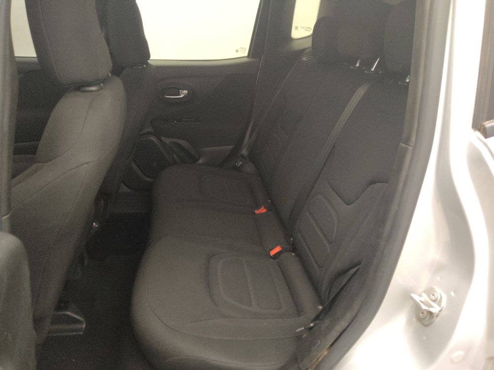 Used 2021 Jeep Renegade Latitude AWD/4WD image 18