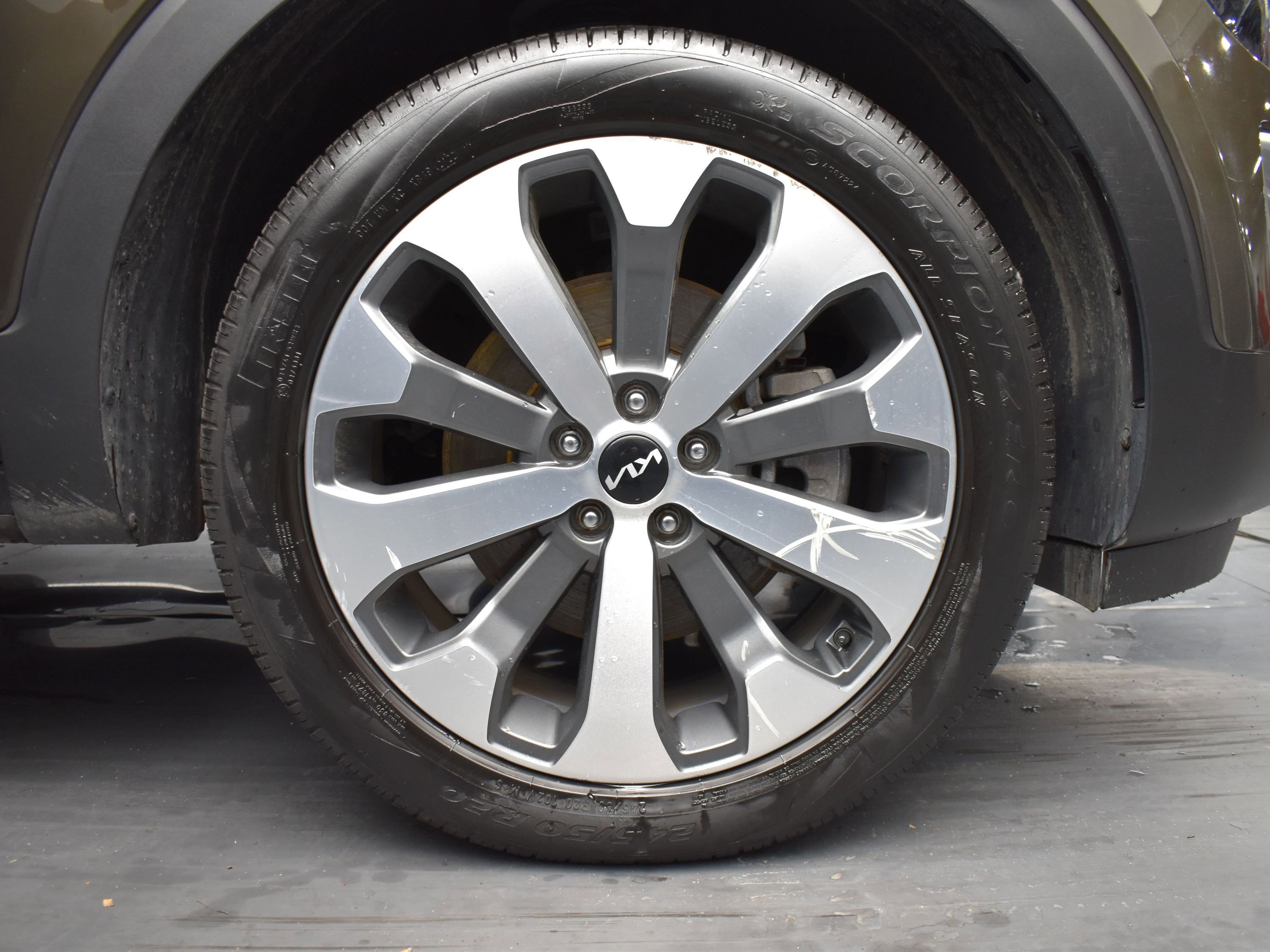 Used 2022 Kia Telluride EX w/ EX Premium Package image 5