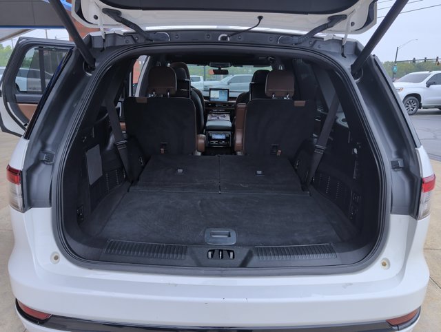 Used 2022 Lincoln Aviator Reserve w/ Equipment Group 201A AWD/4WD image 22