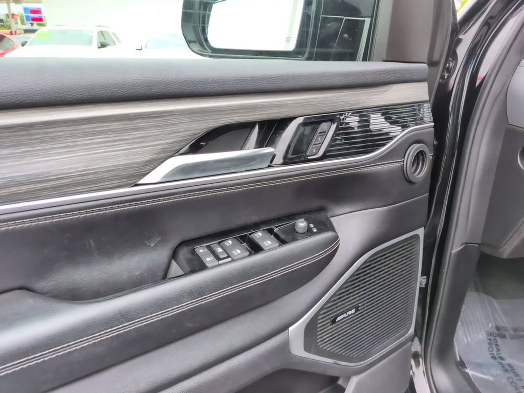 Used 2023 Jeep Wagoneer Series III w/ Preferred Equipment Group AWD/4WD image 20
