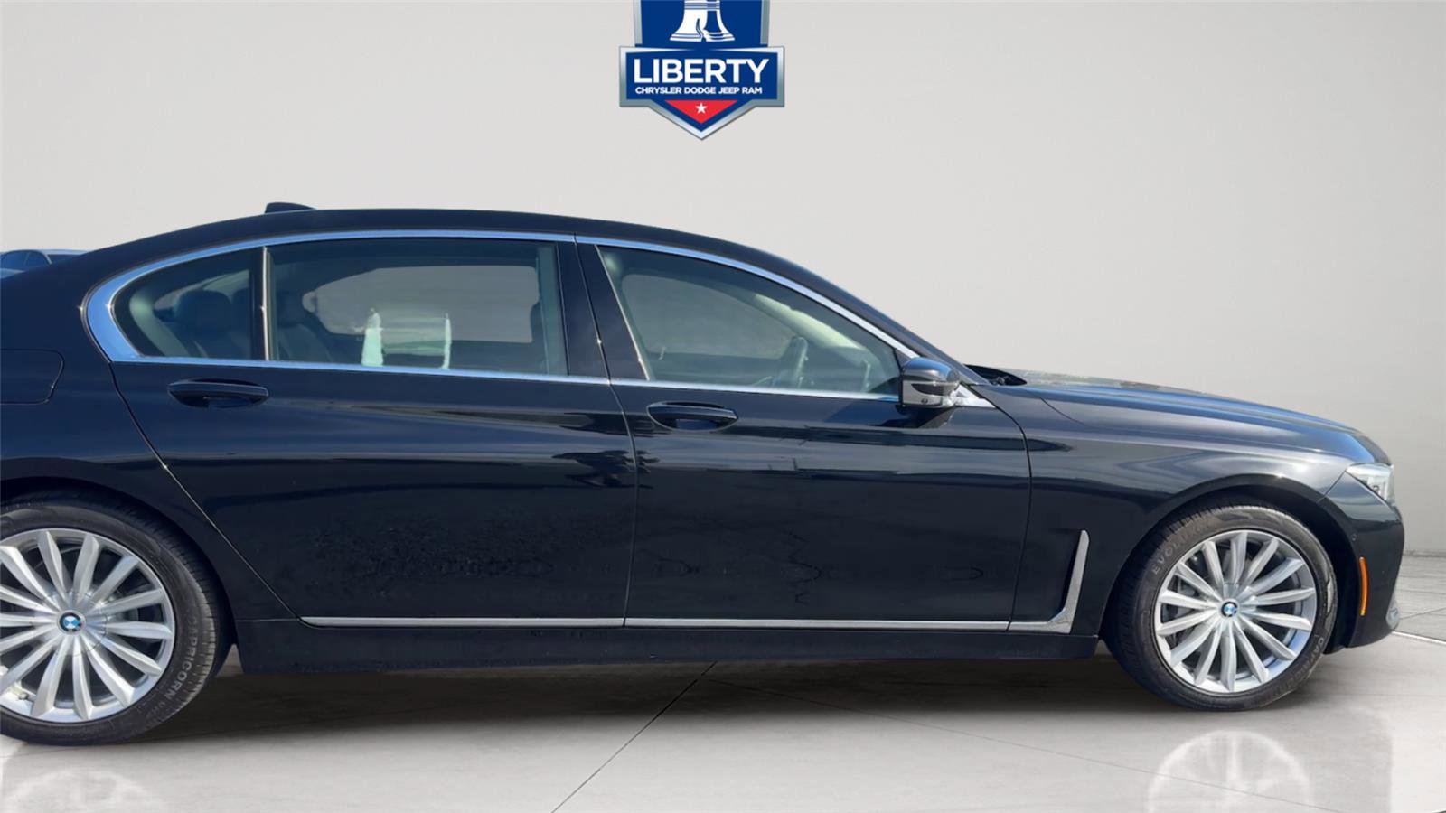 Used 2022 BMW 740i xDrive w/ Premium Package AWD/4WD image 4