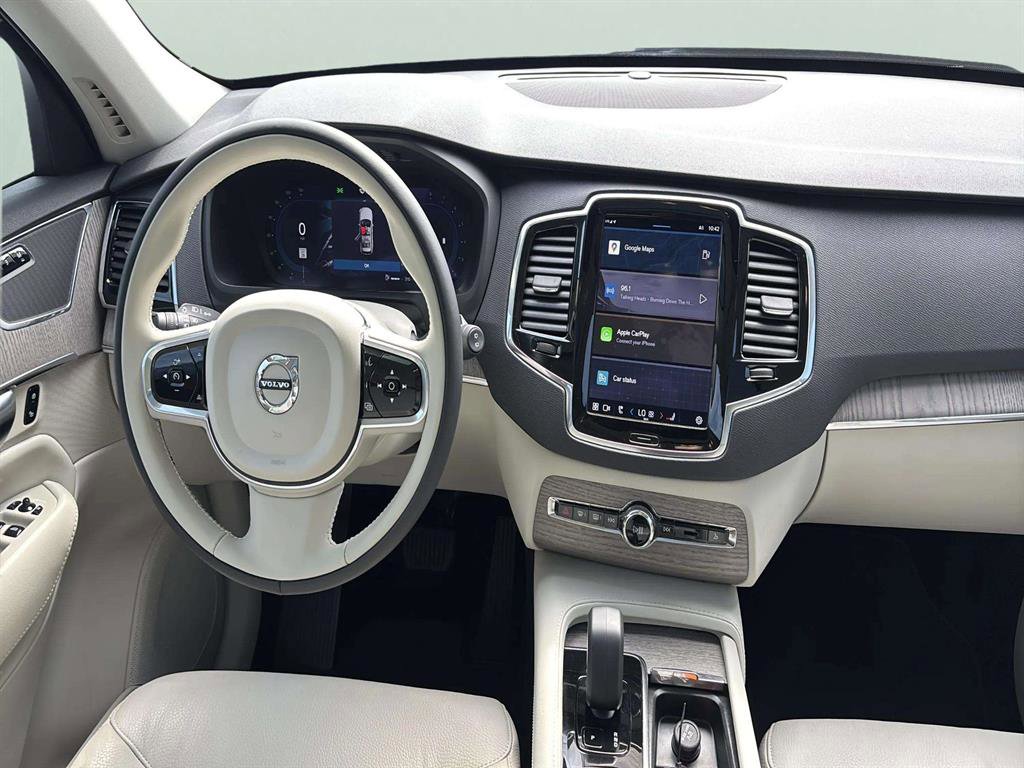Used 2023 Volvo XC90 B6 Plus image 16