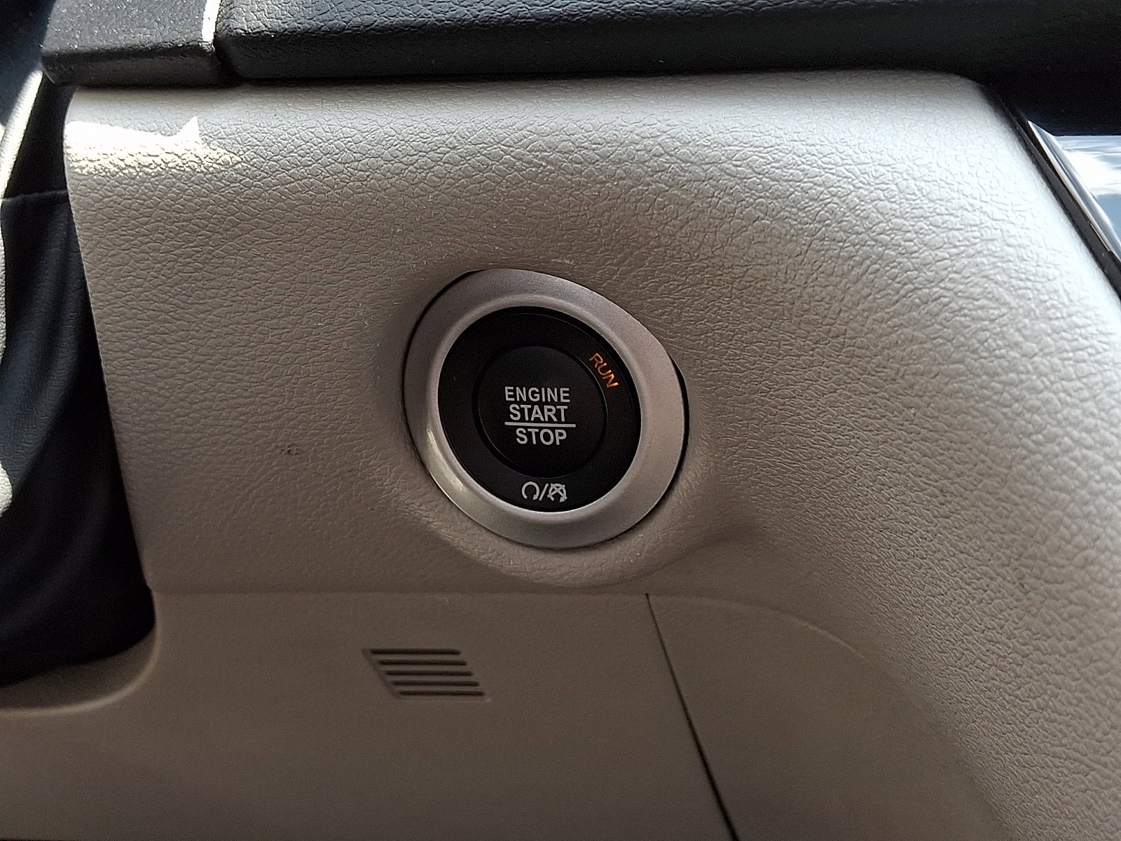 Used 2024 Chrysler Pacifica Touring-L FWD image 28