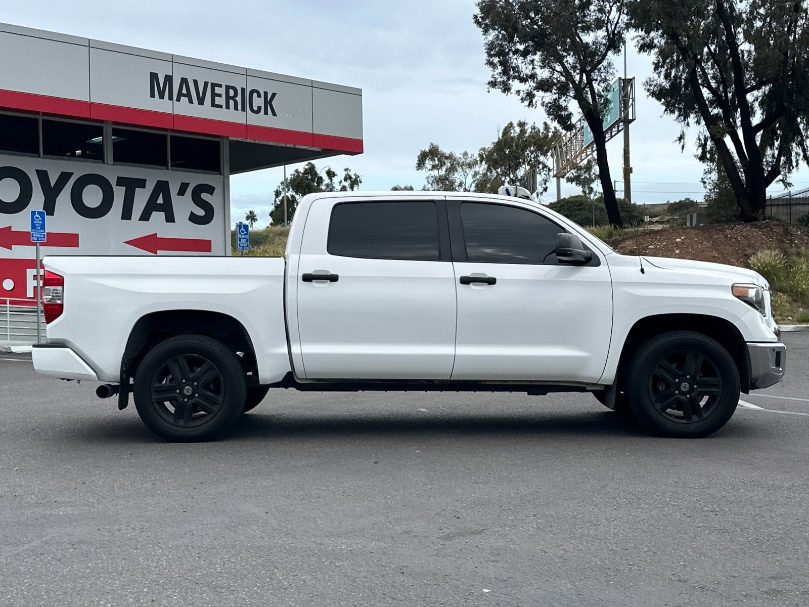 Used 2018 Toyota Tundra SR5 w/ SR5 Upgrade Package image 6