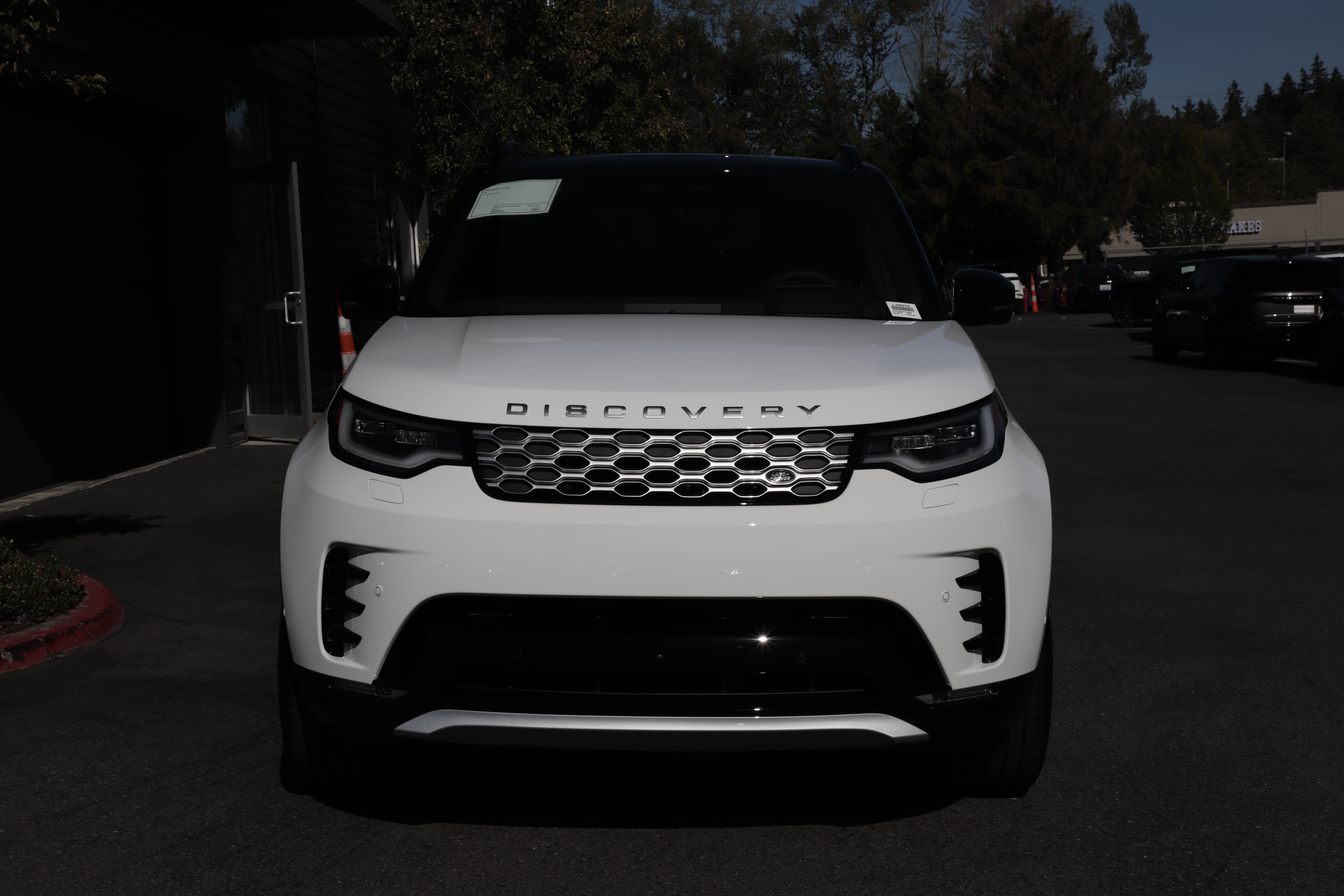 New 2026 Land Rover Discovery Limited Edition AWD/4WD image 4