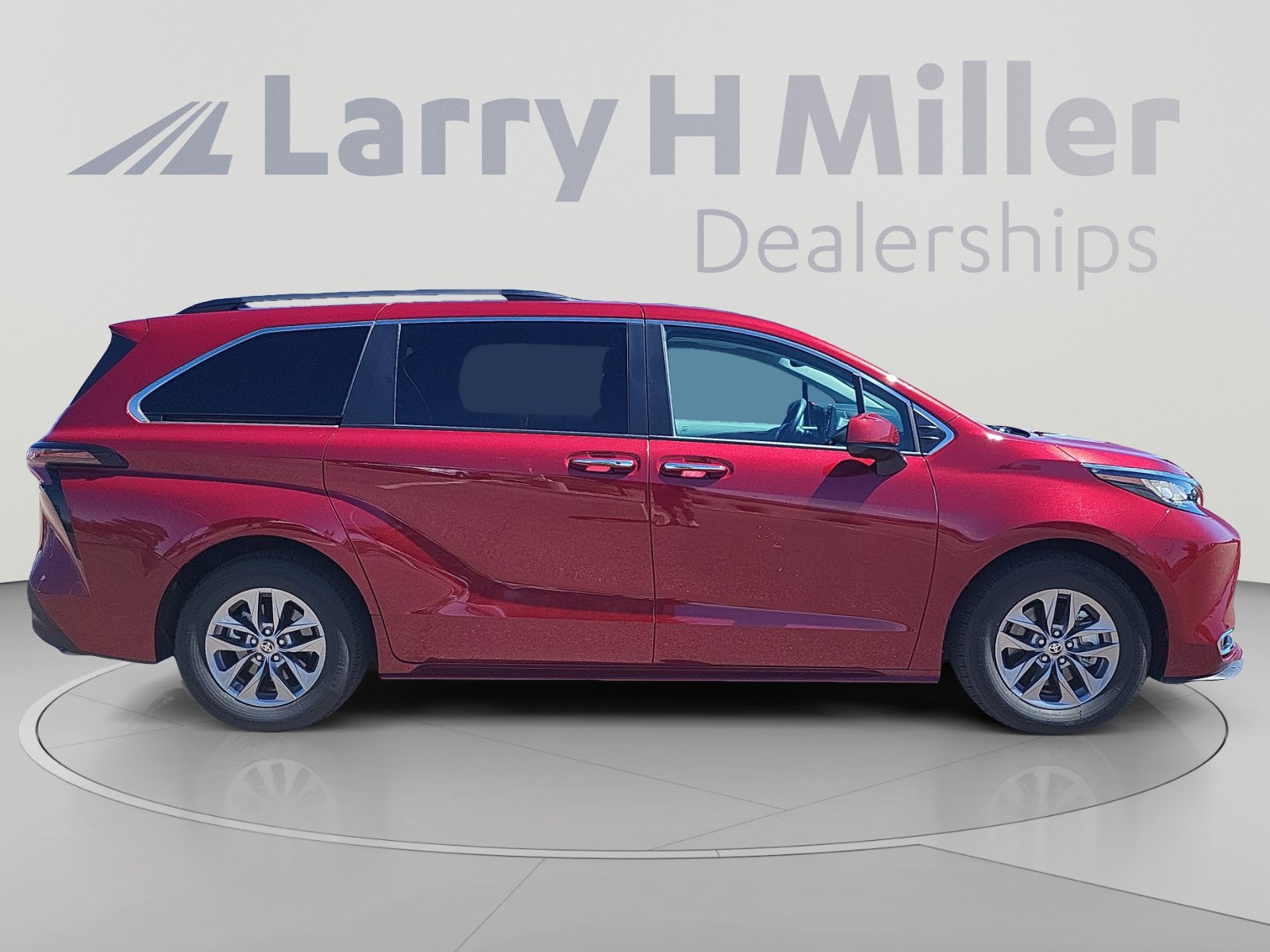 Used 2023 Toyota Sienna XLE FWD image 6