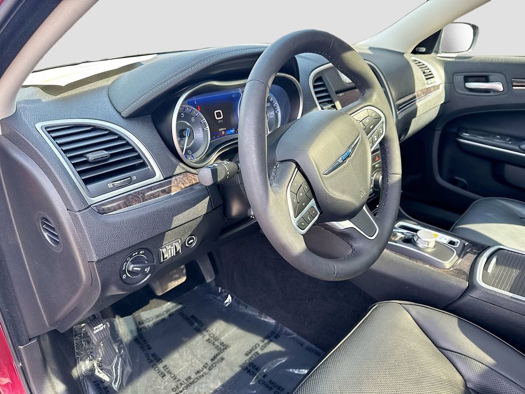 Used 2022 Chrysler 300 Touring L w/ Popular Equipment Group AWD/4WD image 5