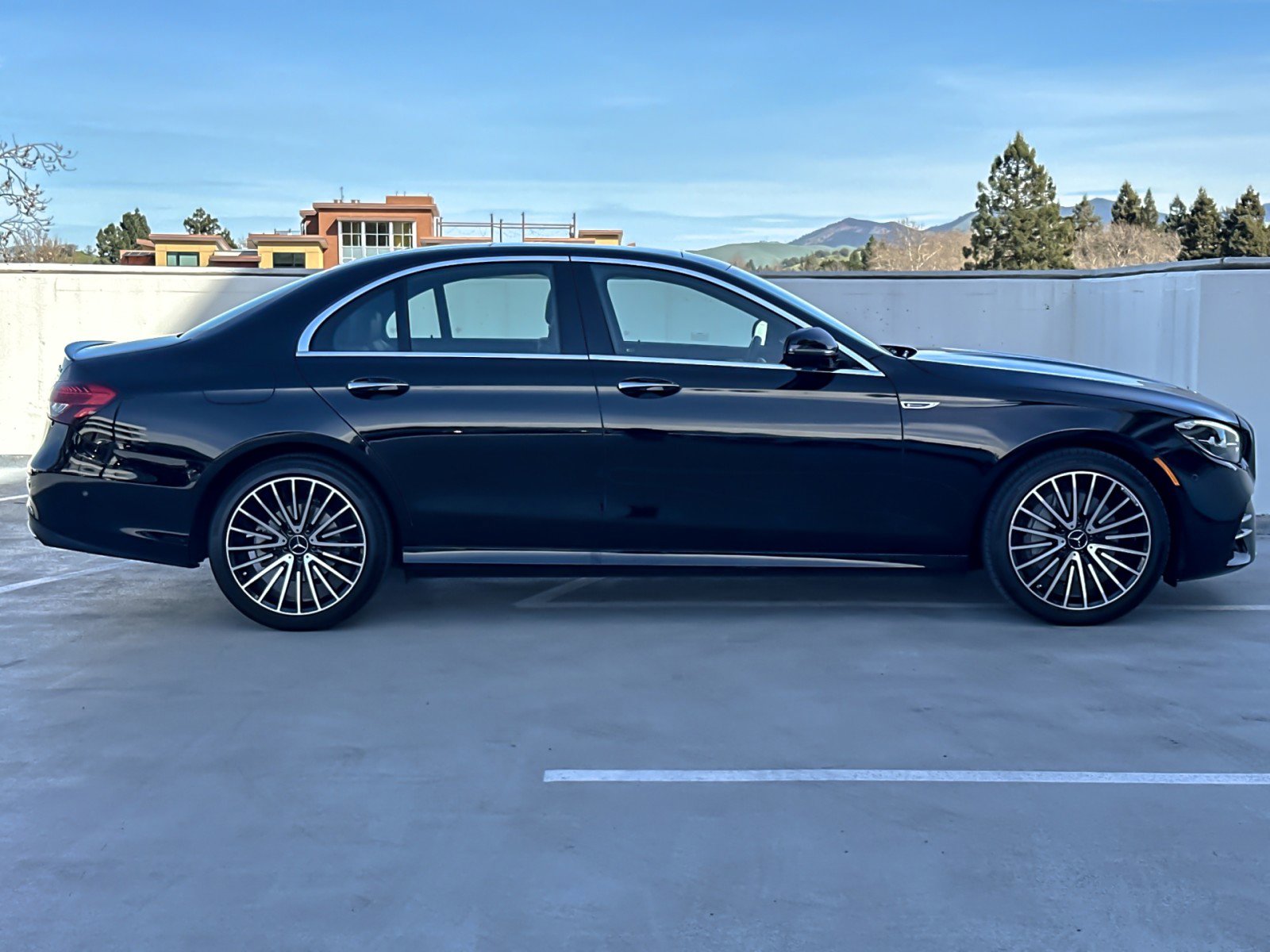 Used 2023 Mercedes-Benz E 350 4MATIC Sedan image 9
