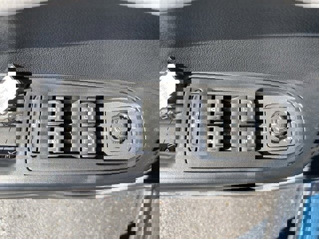 New 2025 Volkswagen Taos SE image 24