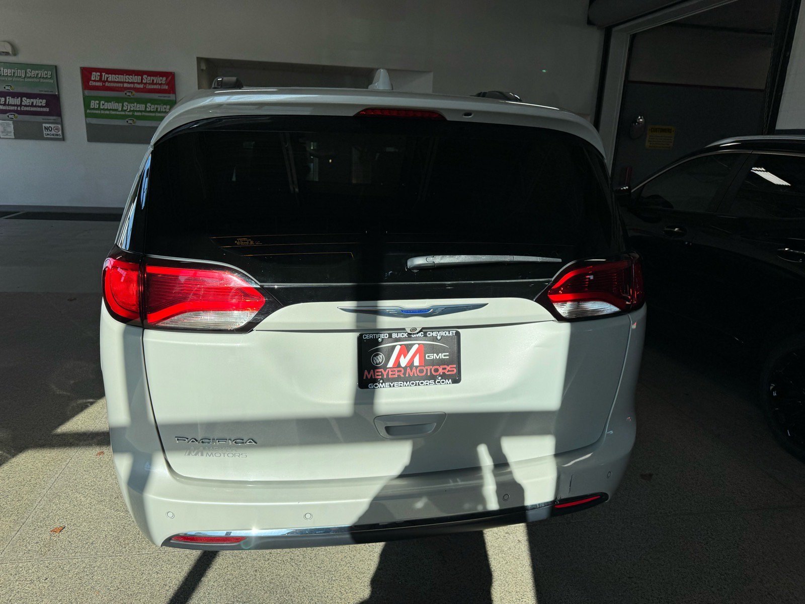 Used 2019 Chrysler Pacifica Touring-L Plus w/ Advanced Safetytec Group FWD image 6