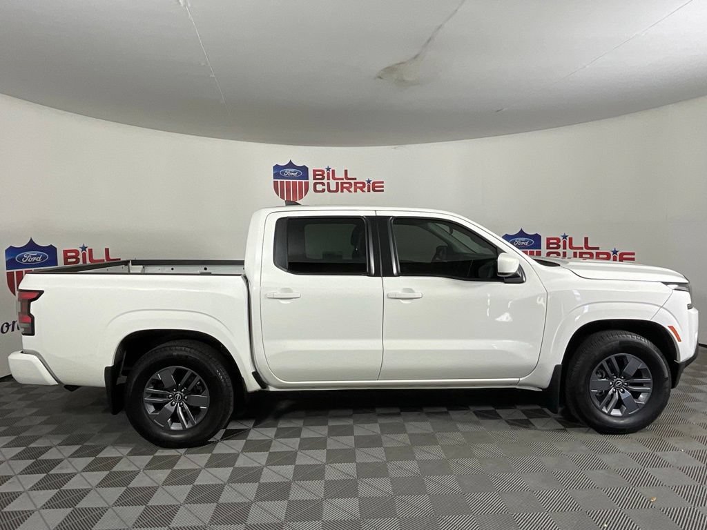 Used 2025 Nissan Frontier SV RWD image 2