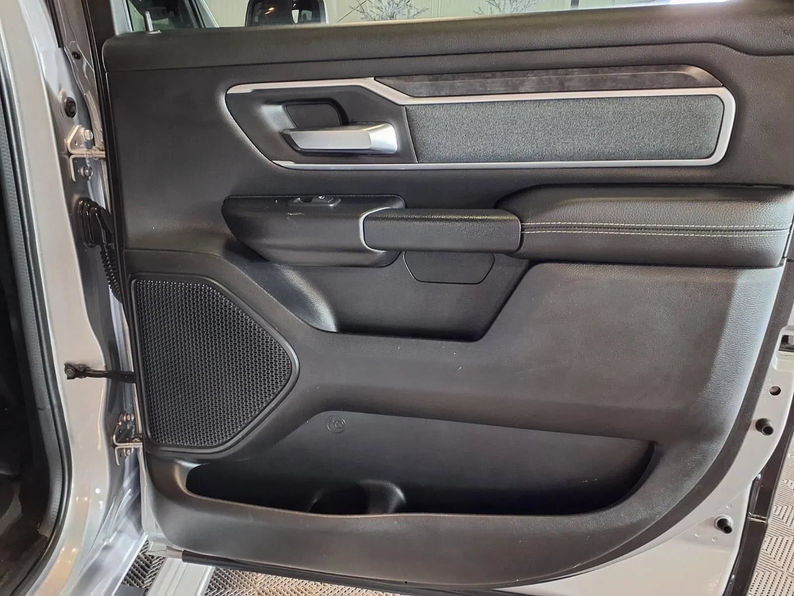 Used 2022 RAM 1500 Big Horn AWD/4WD image 11