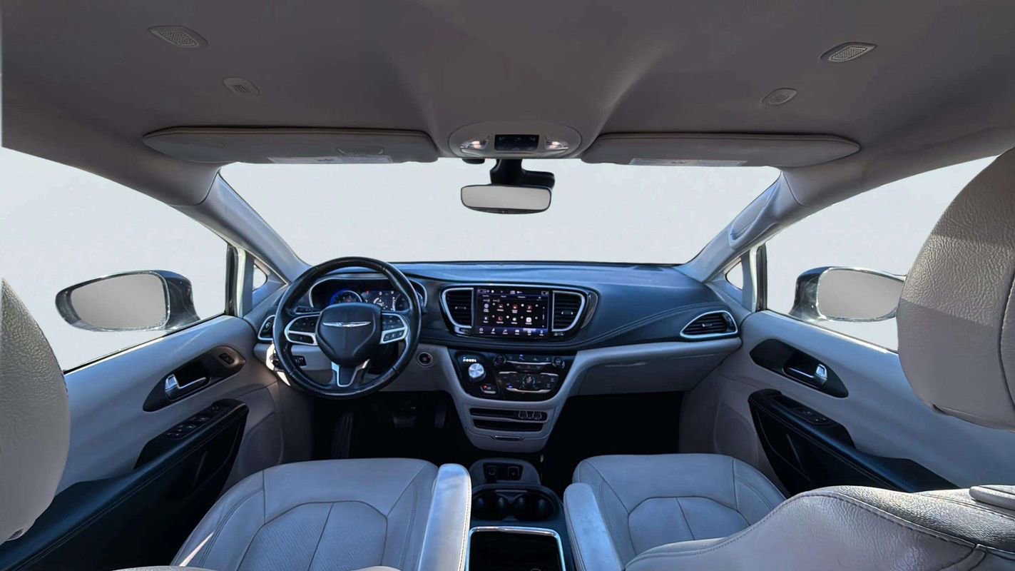 Used 2021 Chrysler Pacifica Touring-L image 9