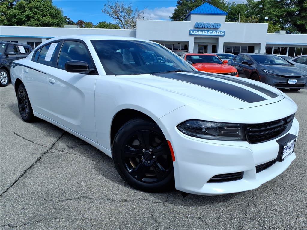 Used 2023 Dodge Charger SXT RWD image 2