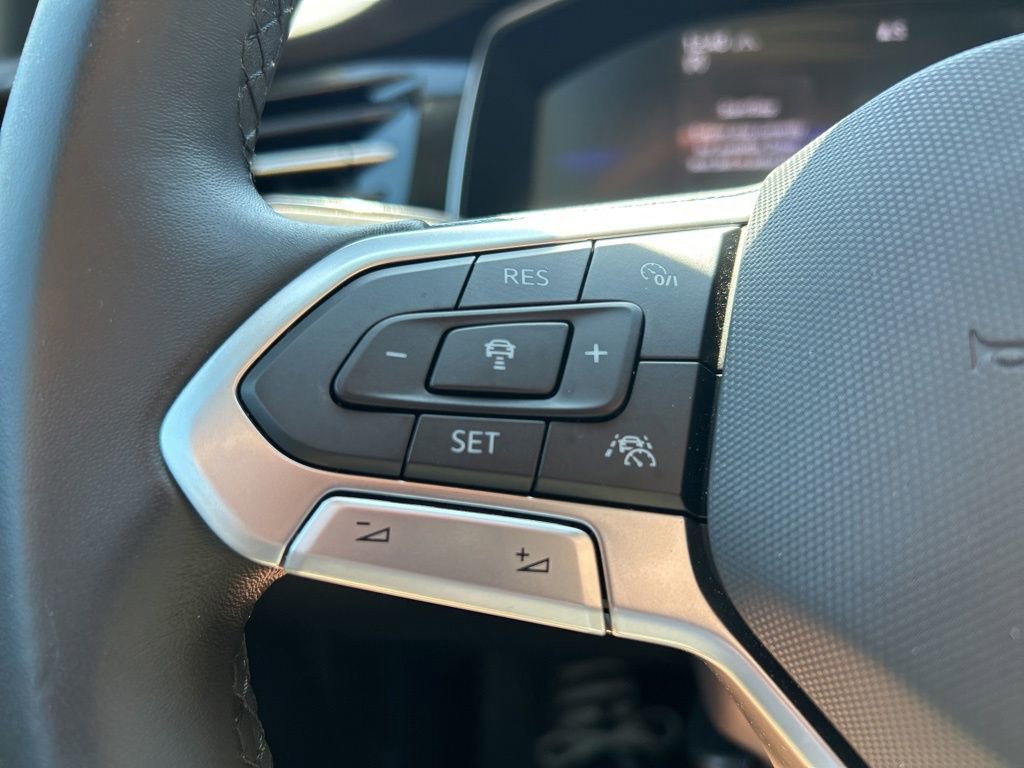 Used 2025 Volkswagen Jetta SE w/ Sunroof Package FWD image 28