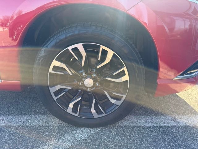 Used 2018 Mitsubishi Outlander 4WD Plug-In Hybrid image 13