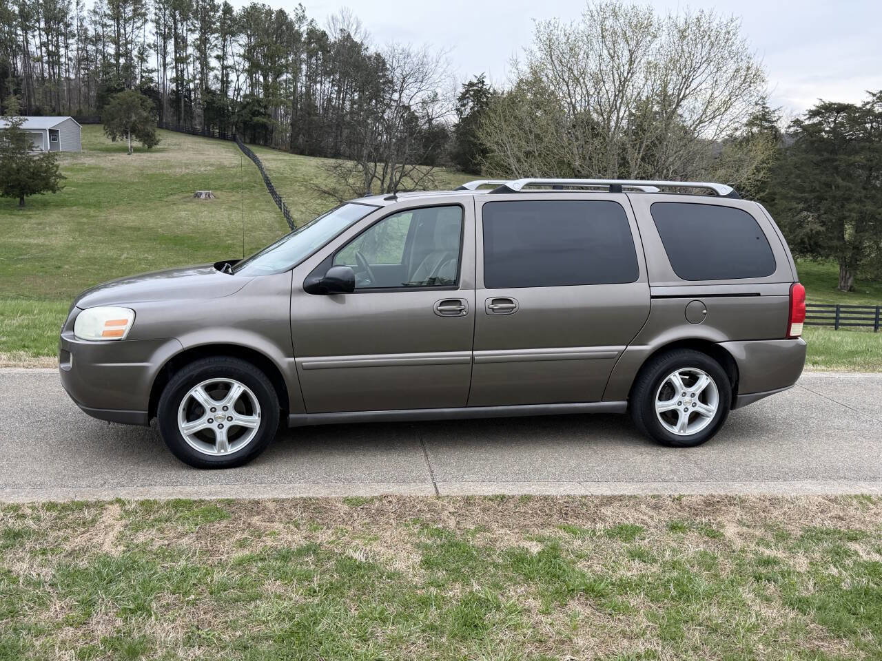 Used 2005 Chevrolet Uplander LT w/ Premium Seating Package FWD image 1