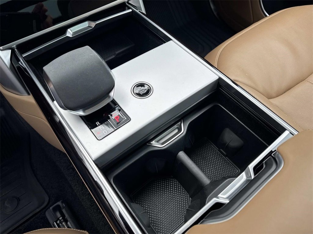 Used 2024 Land Rover Range Rover Long Wheelbase SE image 24