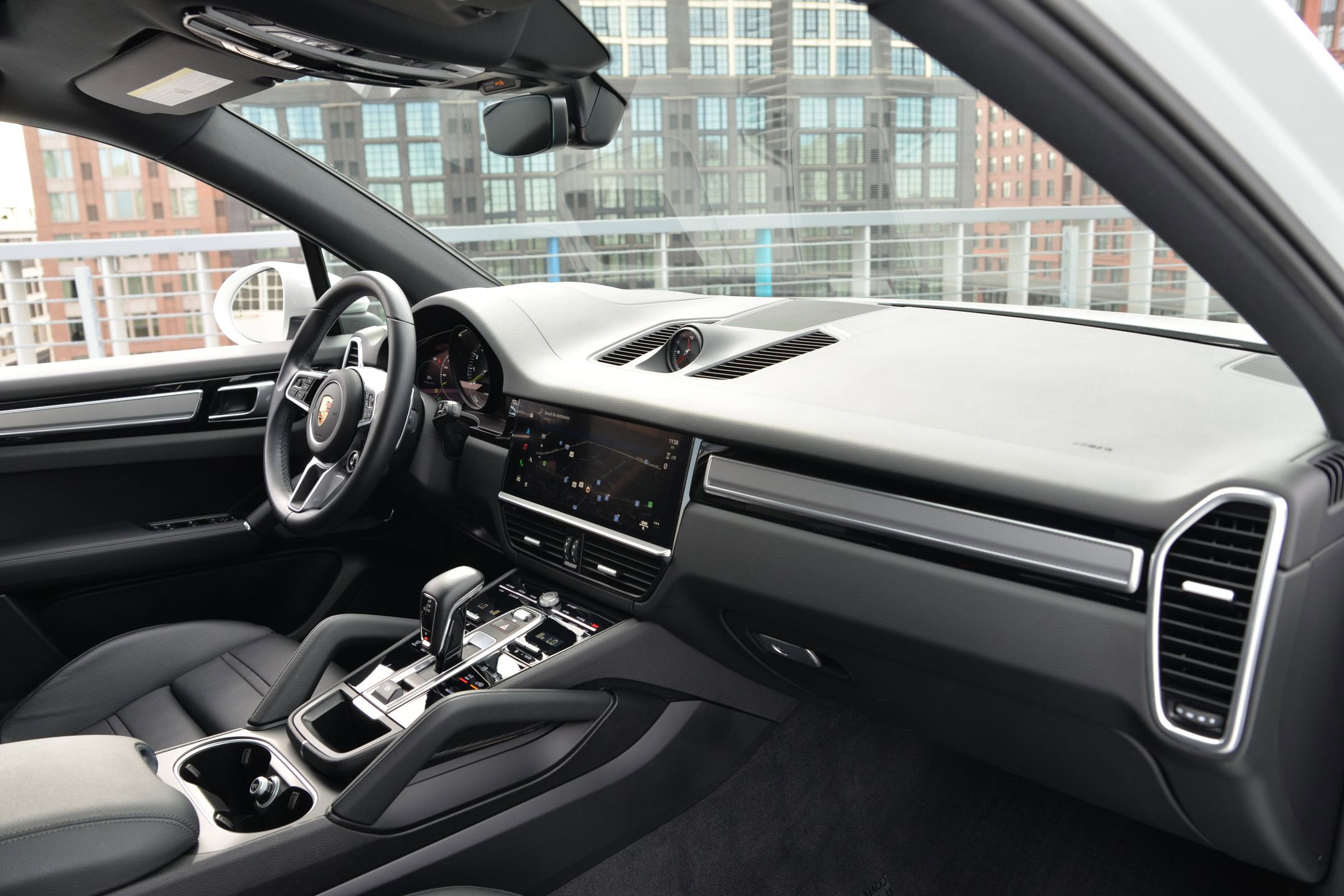 Certified 2022 Porsche Cayenne Platinum Edition image 25