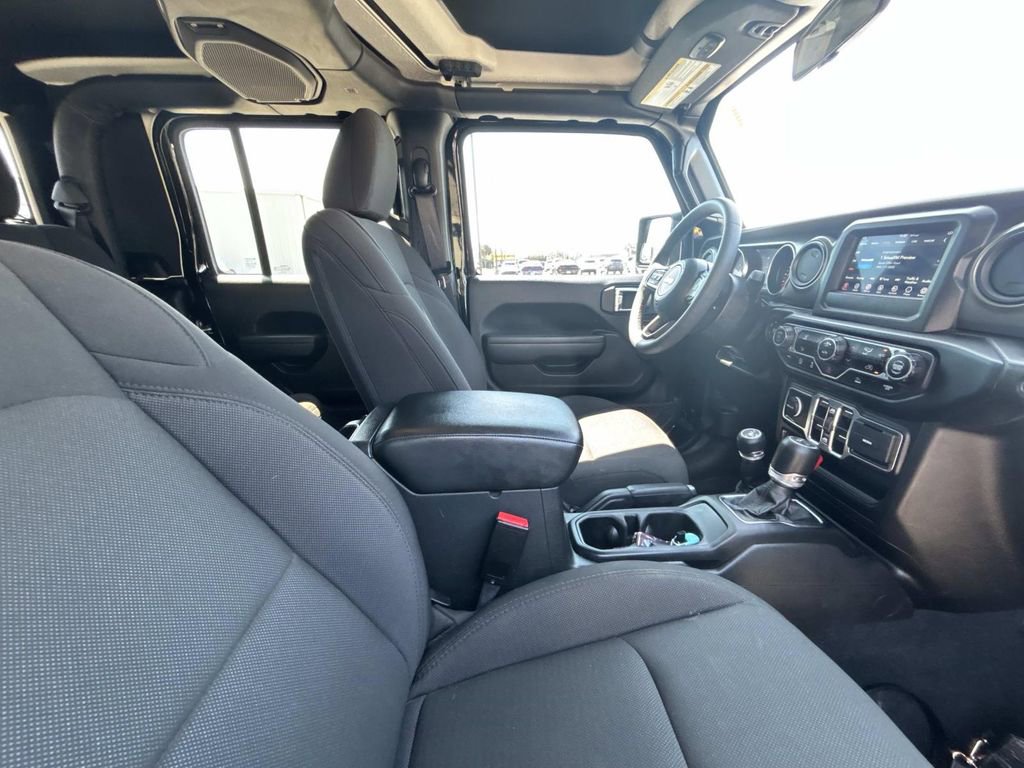 Used 2023 Jeep Gladiator Willys image 15