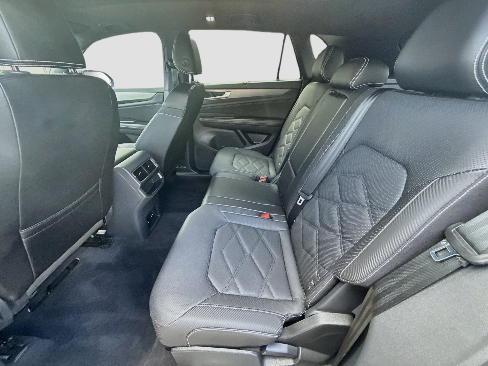 Certified 2024 Volkswagen Atlas Cross Sport SE FWD image 23