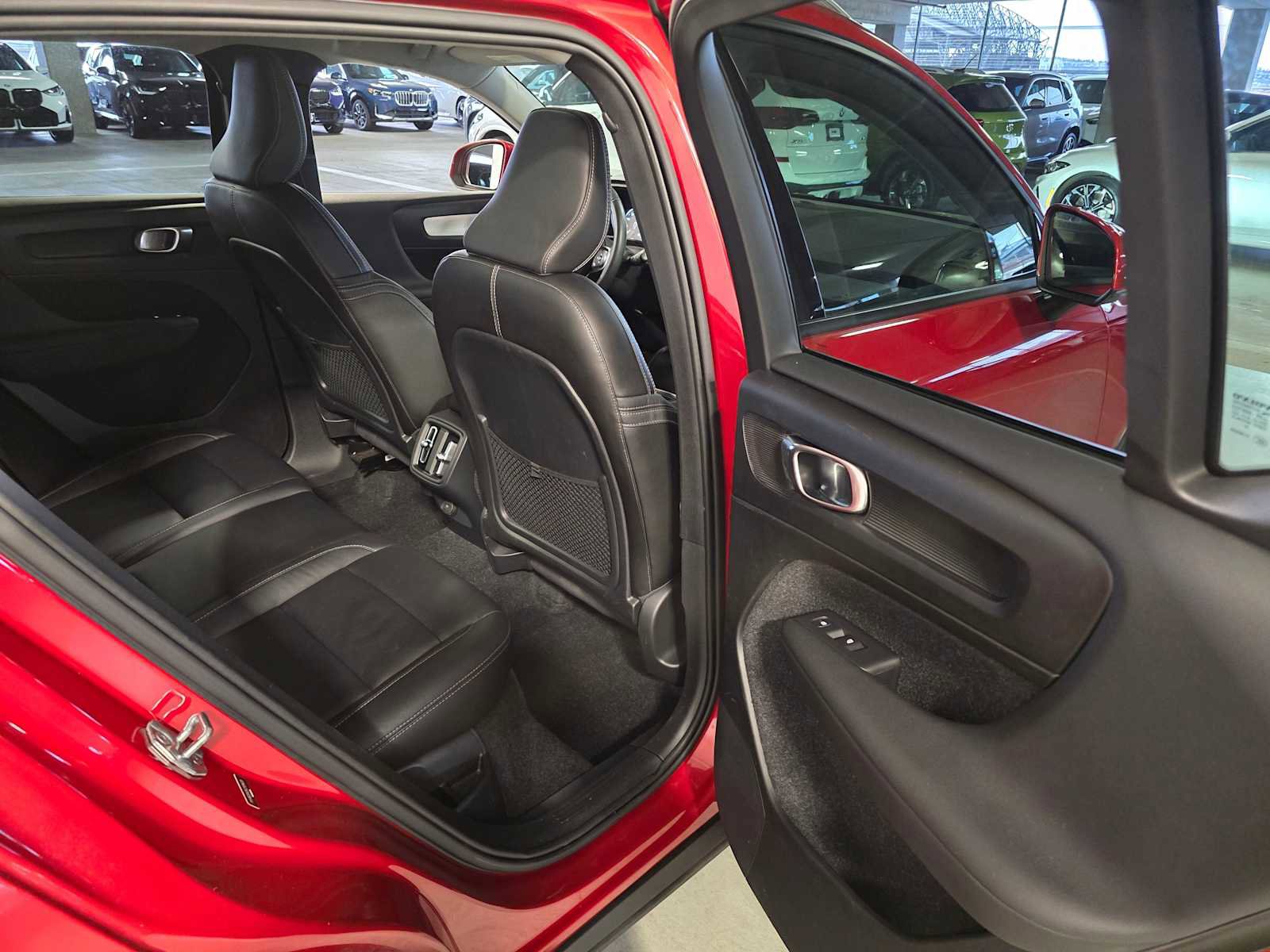 Used 2019 Volvo XC40 T5 Momentum image 29