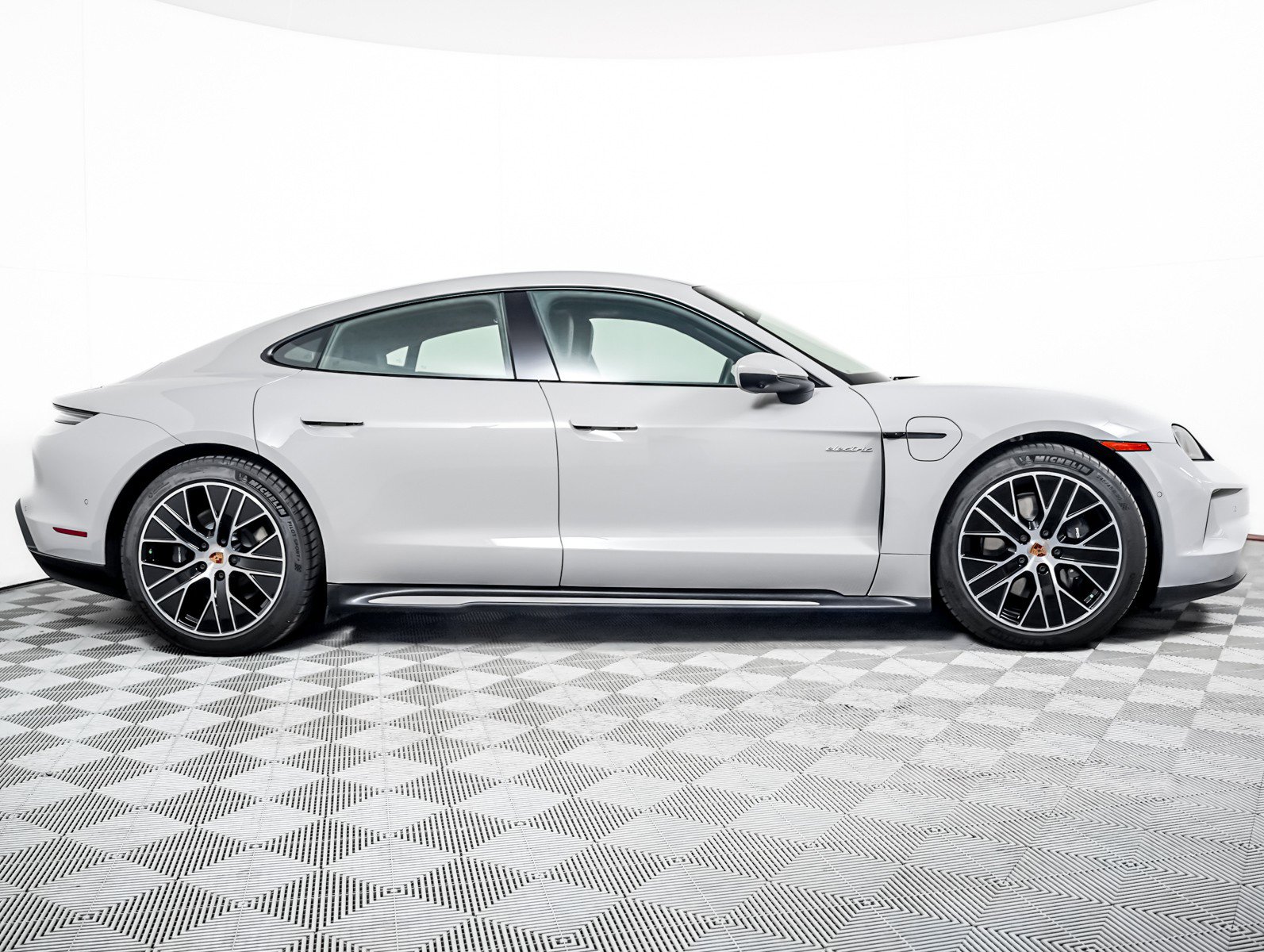 Certified 2025 Porsche Taycan RWD image 9