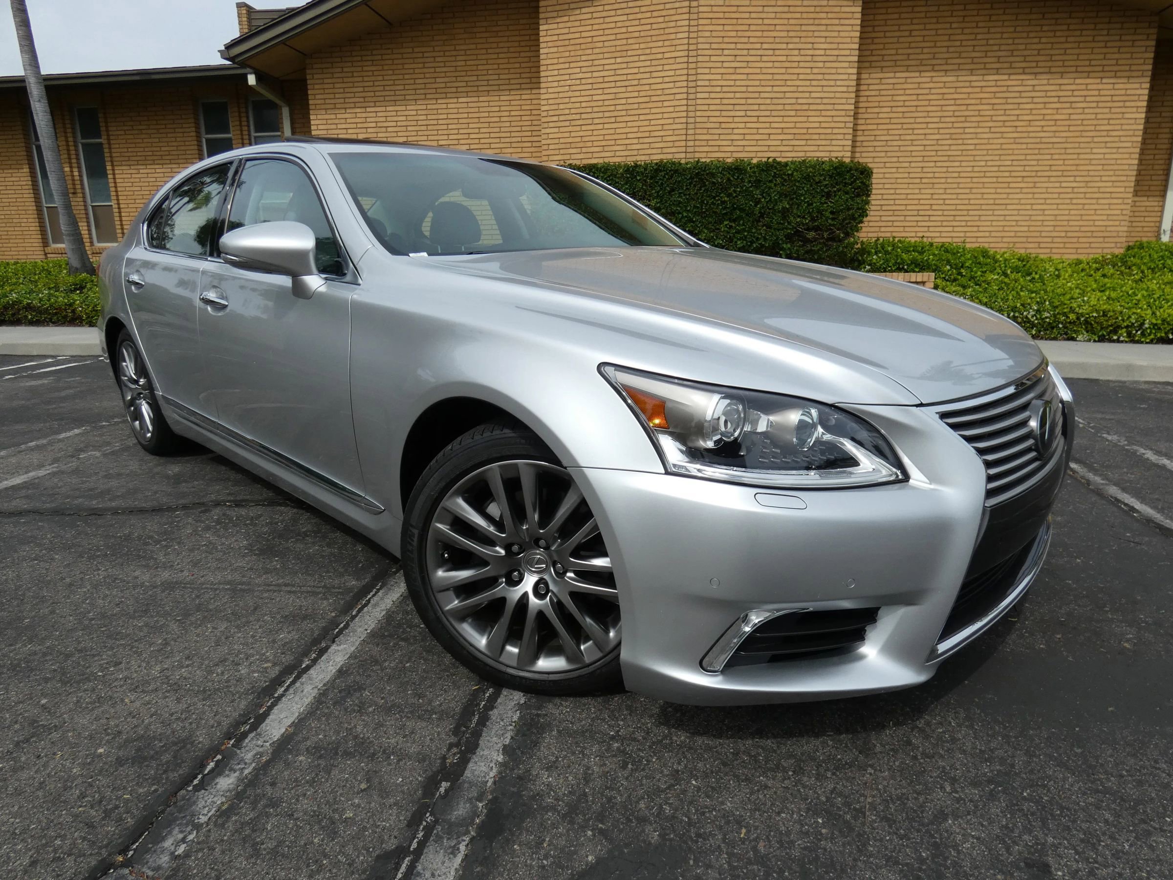 Used 2016 Lexus LS 460 w/ Comfort Package image 16