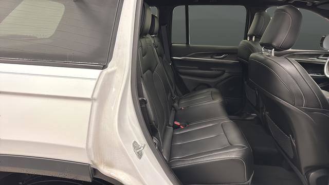 Used 2025 Jeep Grand Cherokee Limited w/ Black Appearance Package image 26