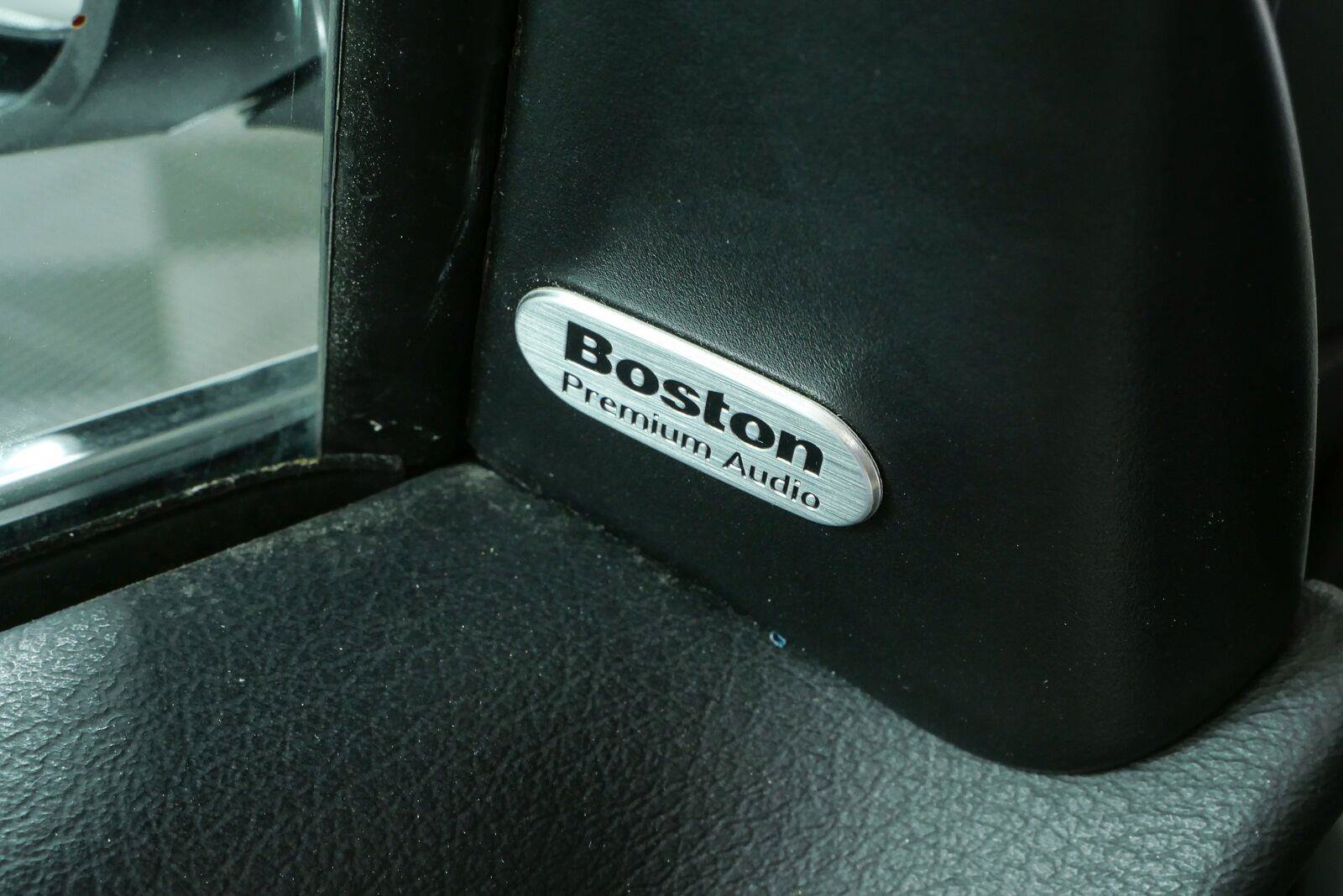 Used 2013 Chrysler 200 Limited FWD image 7