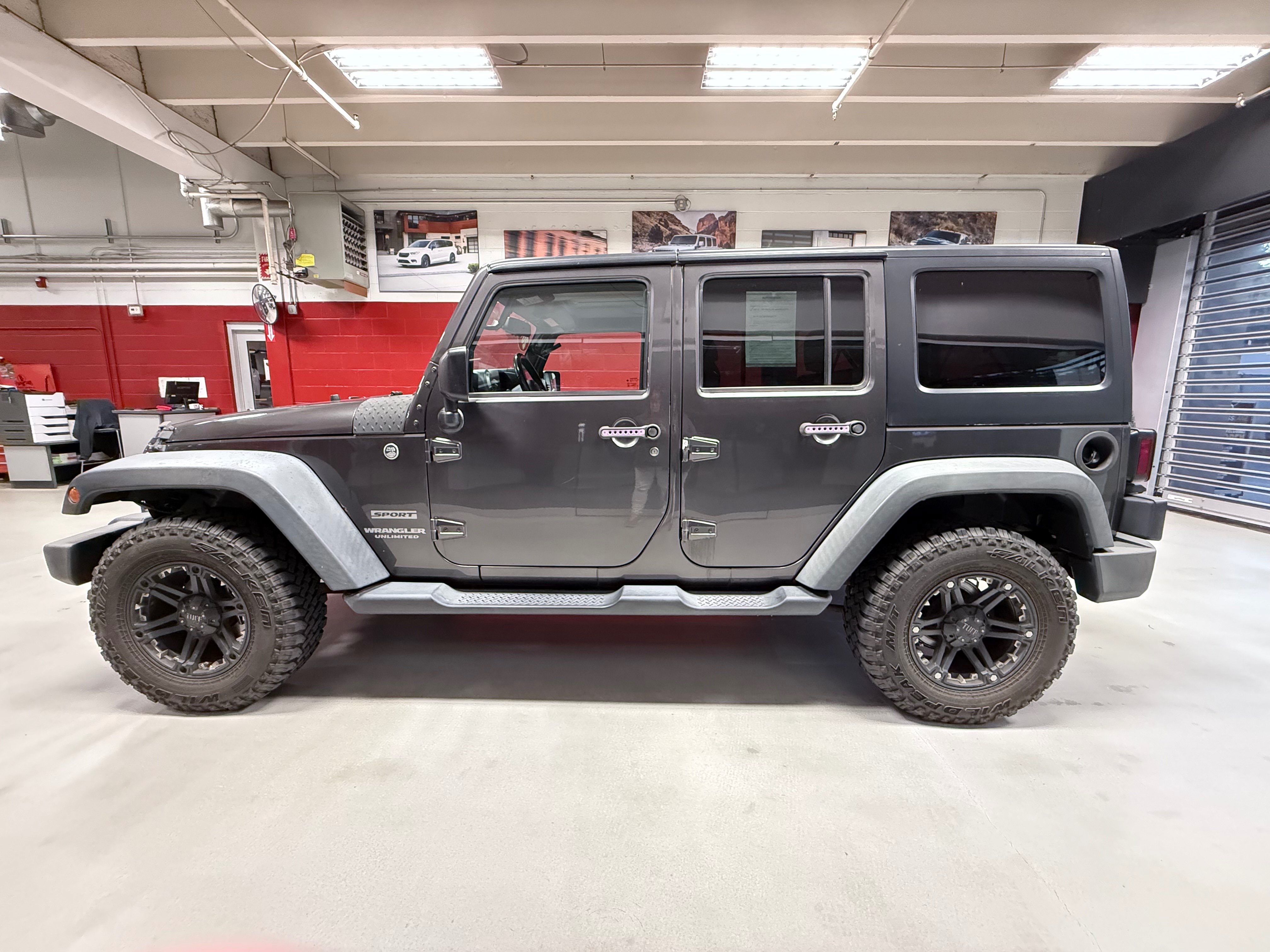 Used 2014 Jeep Wrangler Unlimited Sport w/ Quick Order Package 24S AWD/4WD image 2