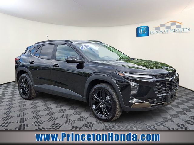 Used 2025 Chevrolet Trax ACTIV w/ Driver Confidence Package FWD image 1
