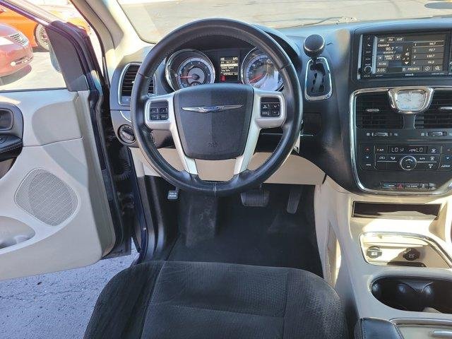 Used 2014 Chrysler Town & Country Touring image 17
