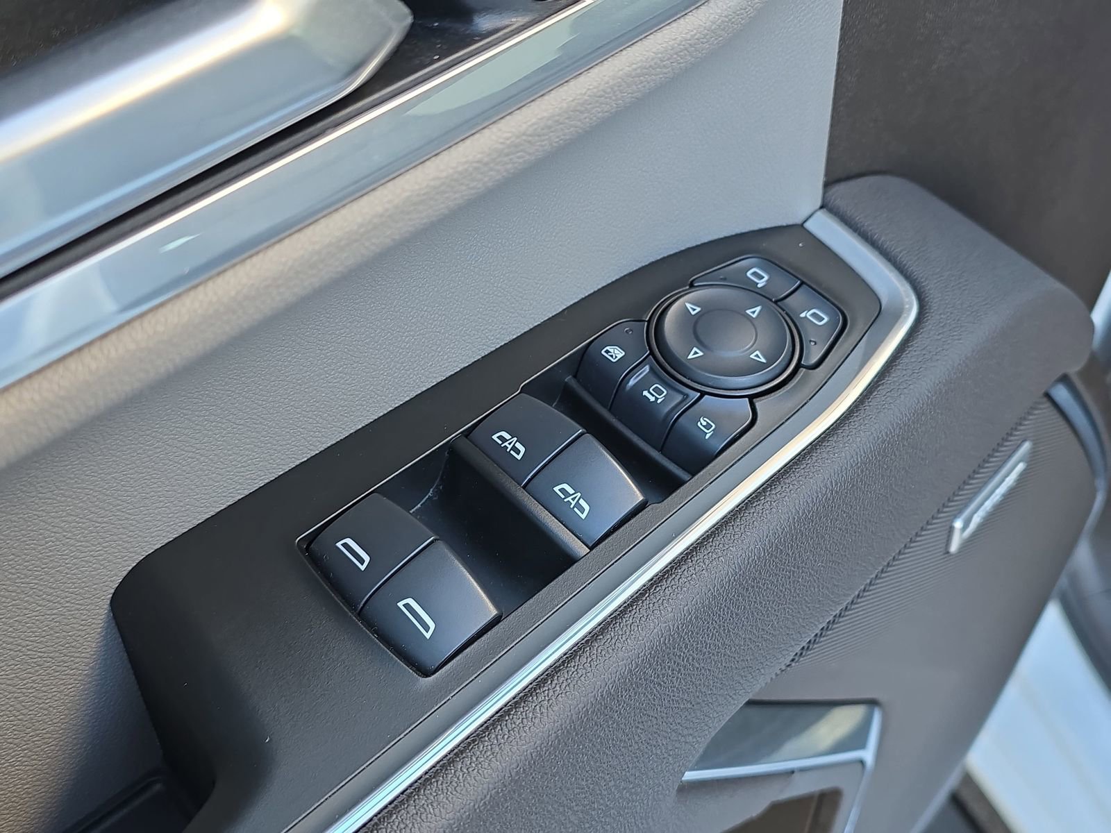 Used 2025 Chevrolet Silverado 2500 LTZ w/ LTZ Convenience Package image 30