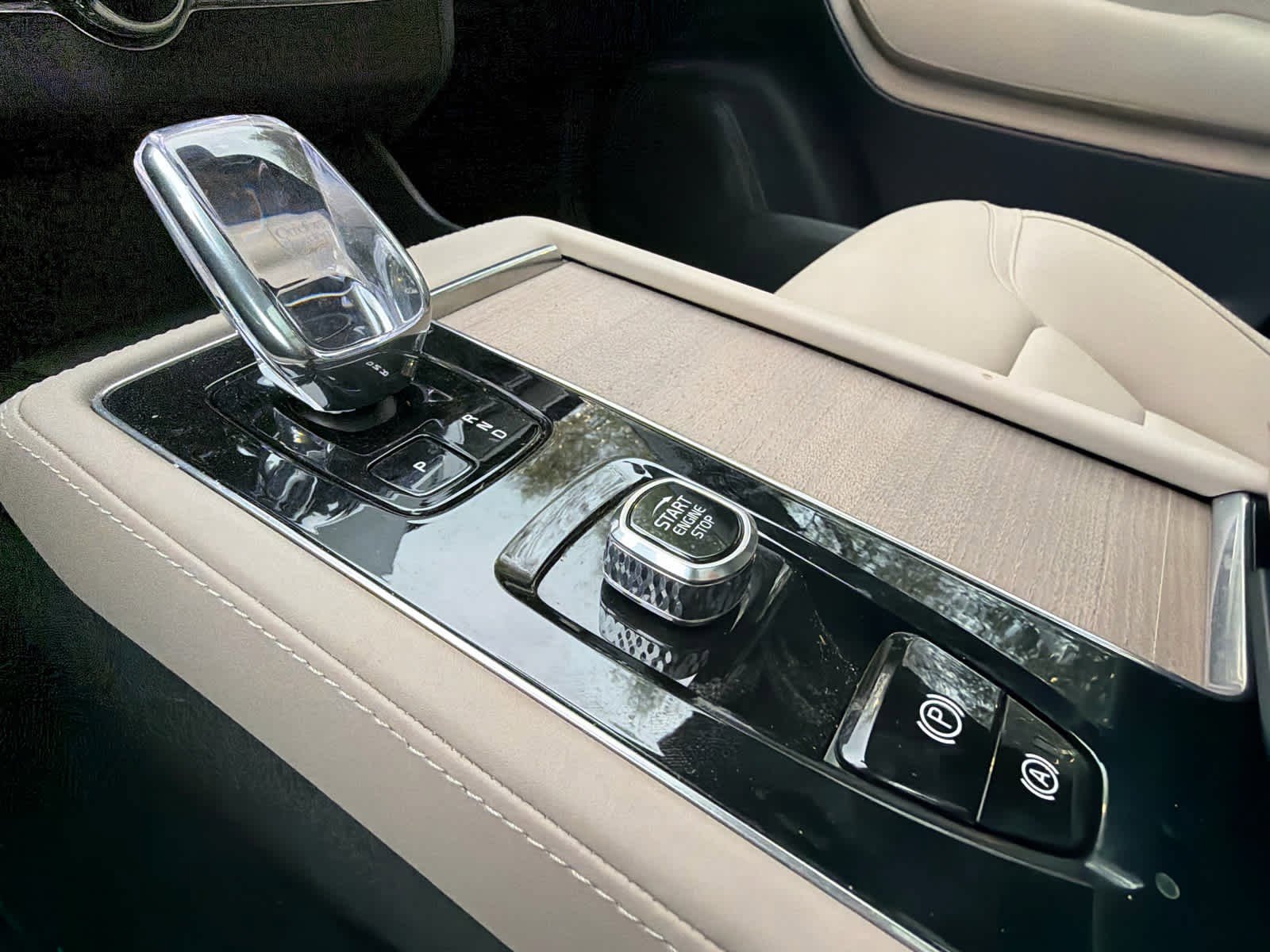 Used 2025 Volvo XC90 B5 Plus image 29