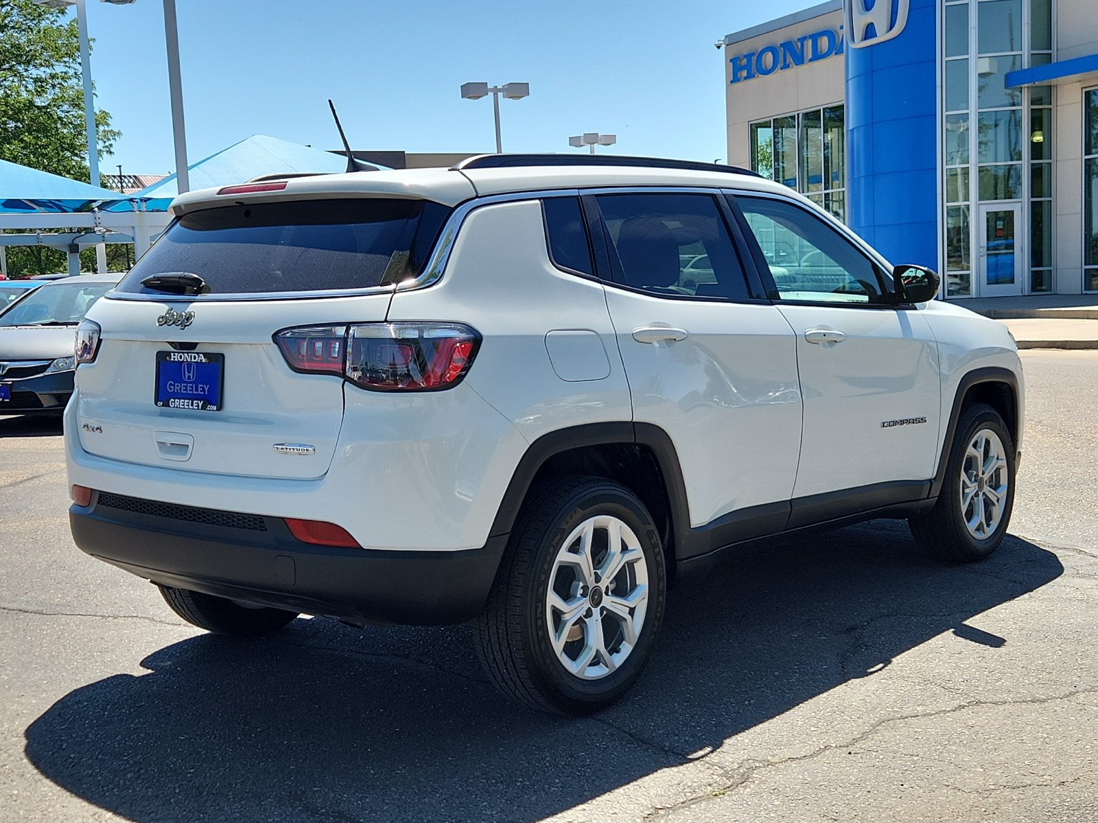 Used 2025 Jeep Compass Latitude AWD/4WD image 5