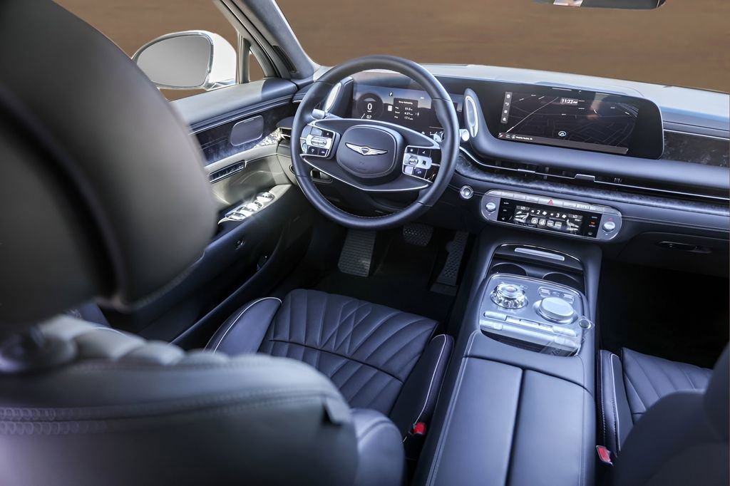 Used 2025 Genesis G90 3.5T image 28