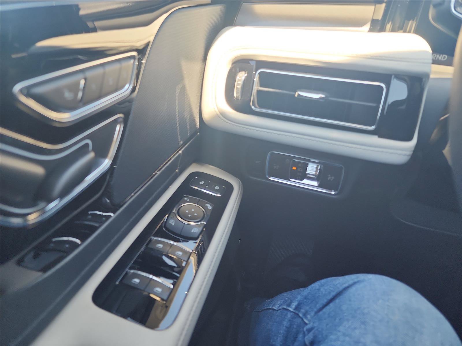 New 2026 Lincoln Aviator 2WD image 30