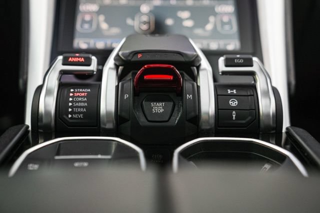 Used 2021 Lamborghini Urus AWD/4WD image 46