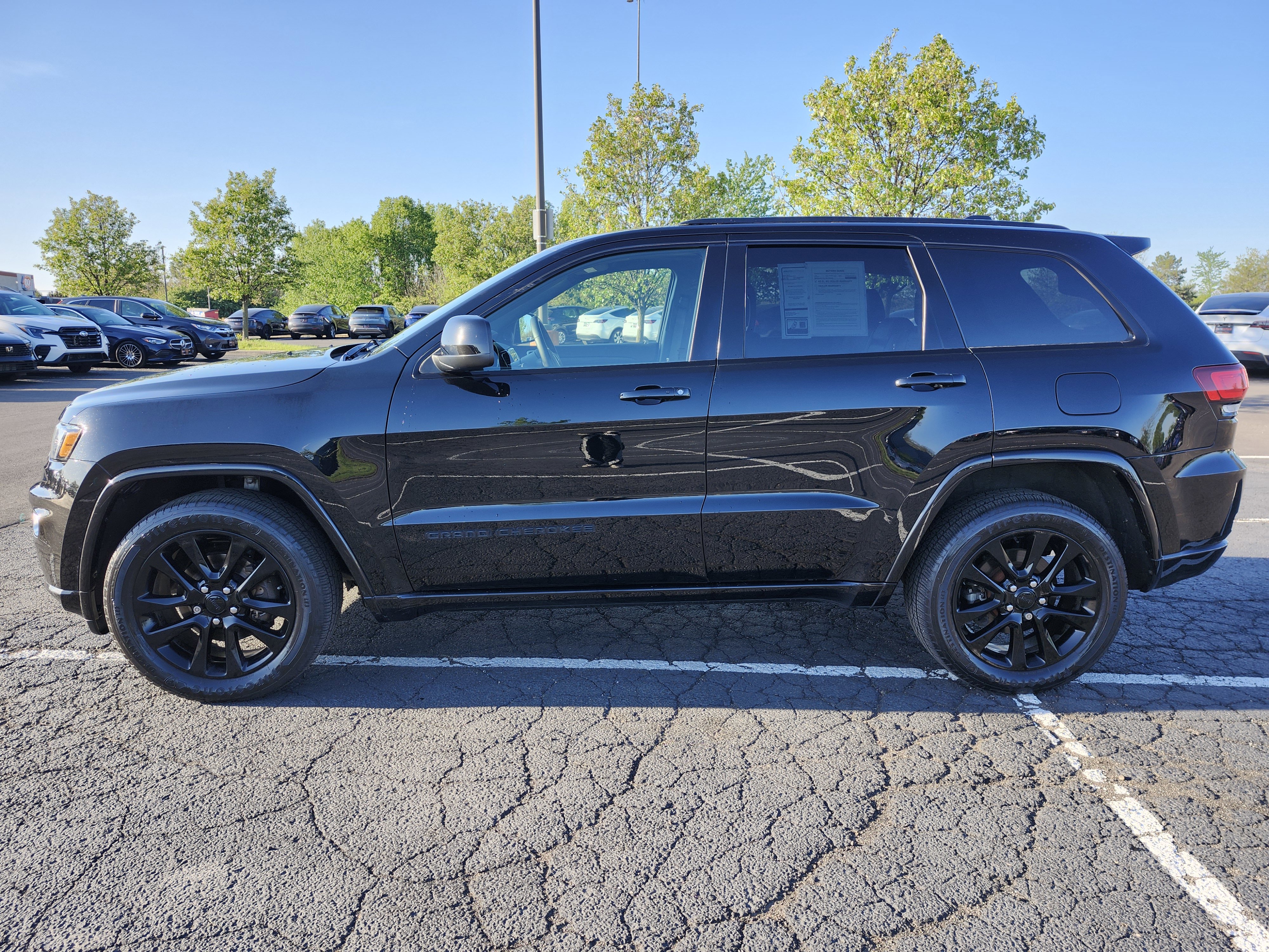 Used 2019 Jeep Grand Cherokee Altitude AWD/4WD image 15