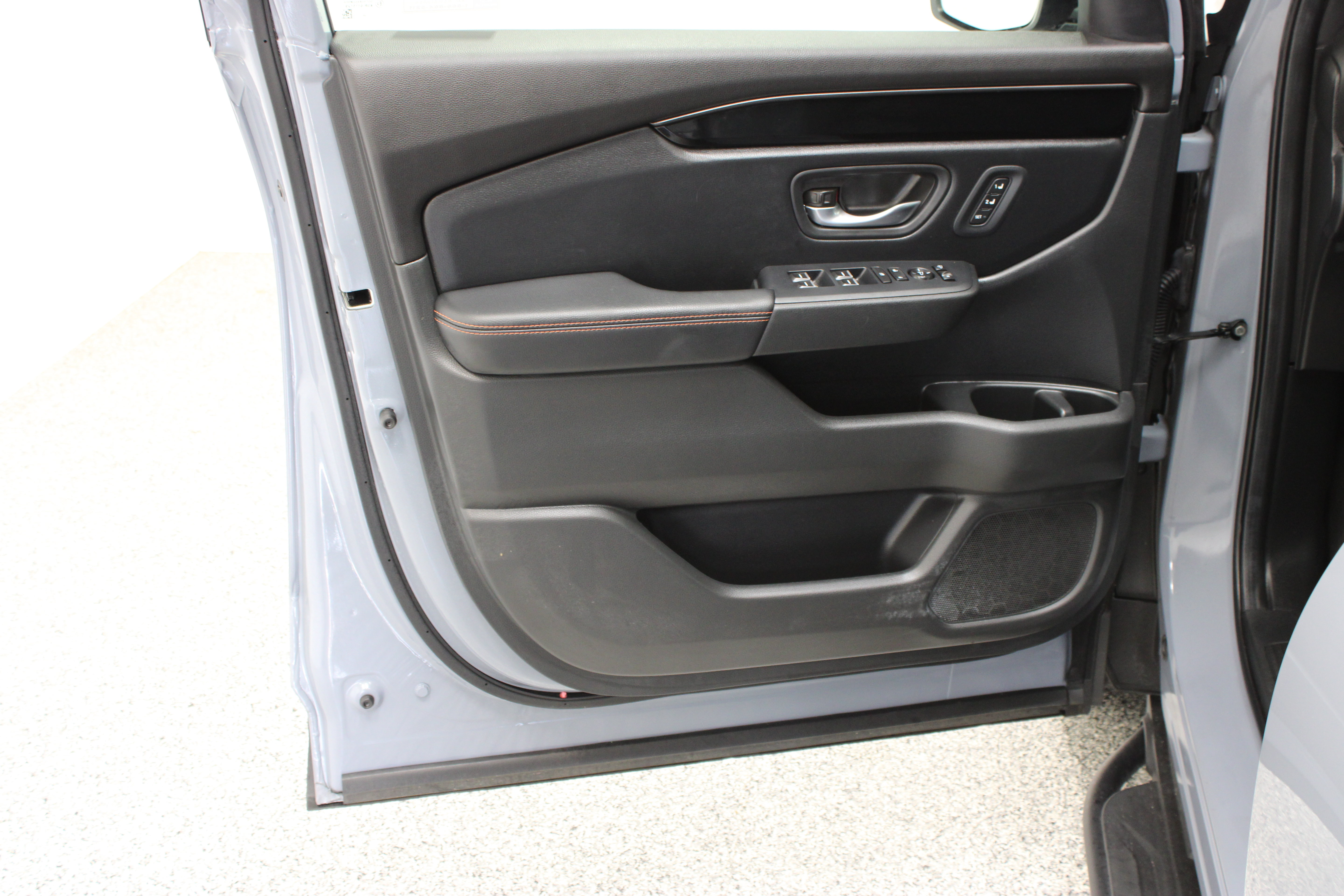 Used 2025 Honda Pilot TrailSport image 12