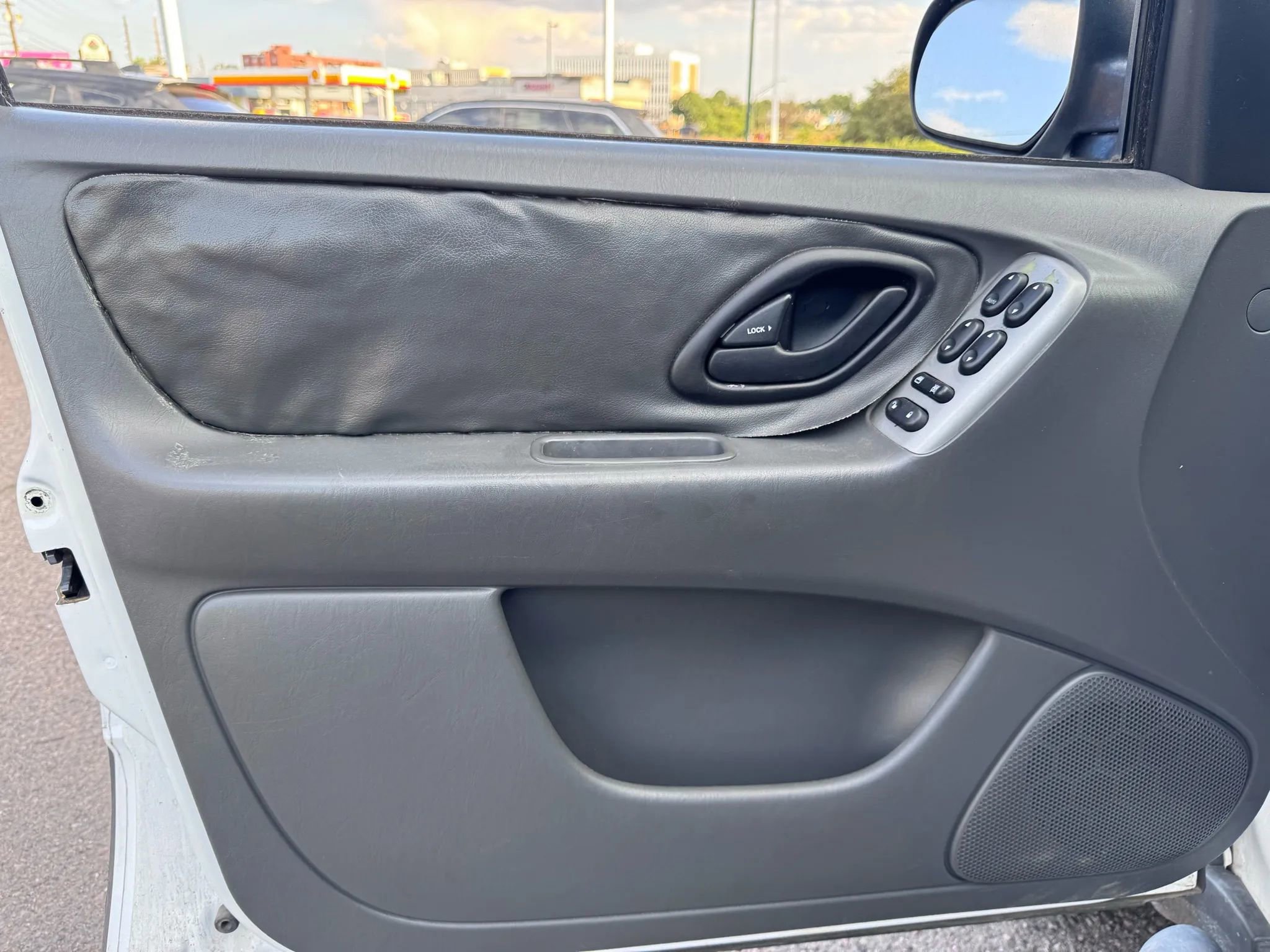 Used 2003 Ford Escape XLT image 12