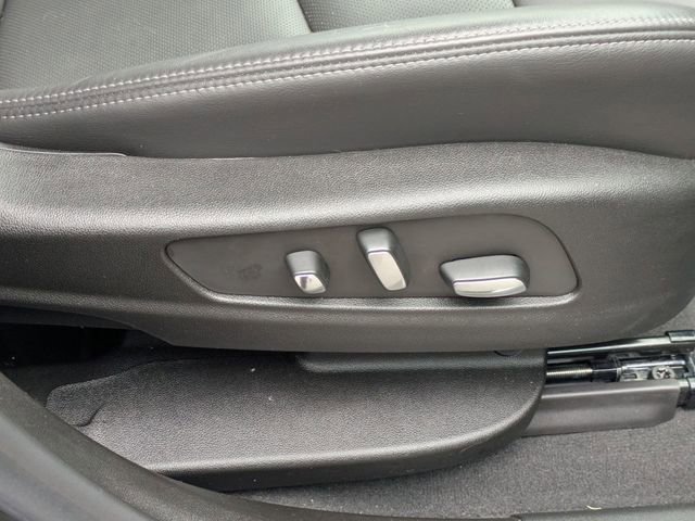 Used 2025 Cadillac XT6 Premium Luxury image 40