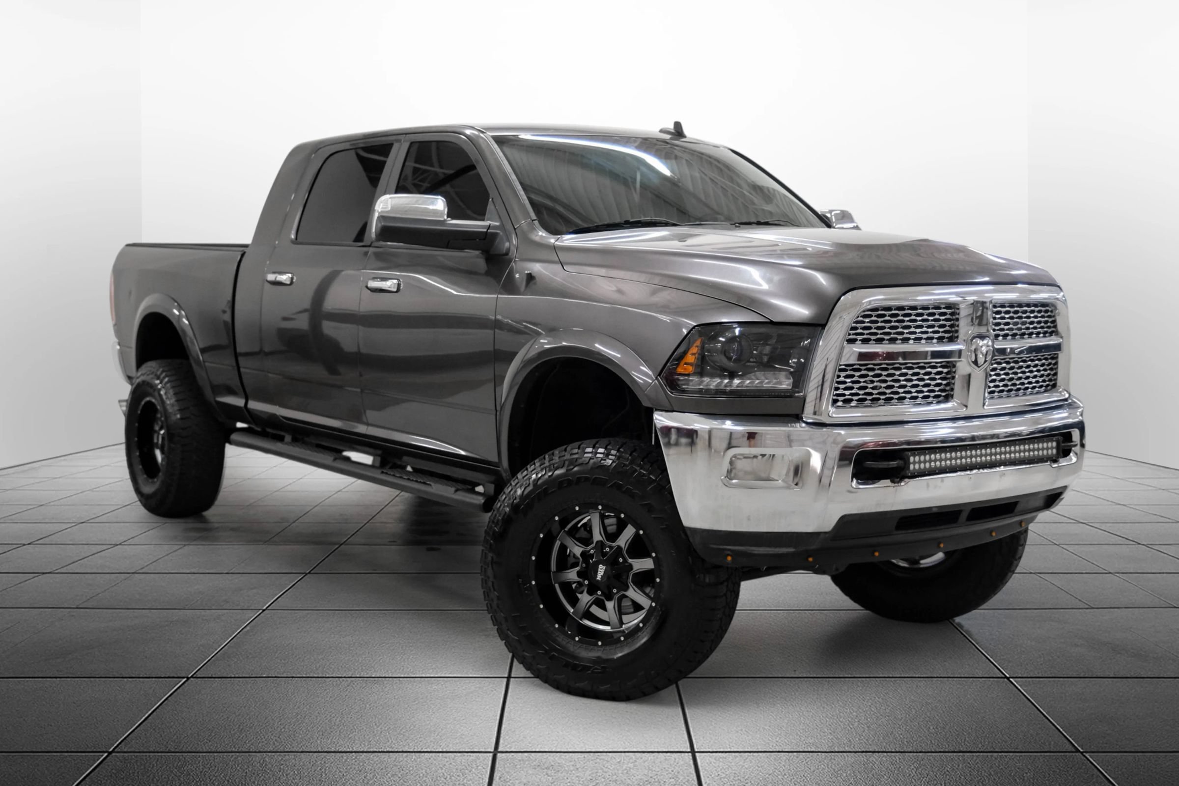 Used 2015 RAM 3500 Laramie w/ Cold Weather Group AWD/4WD image 7