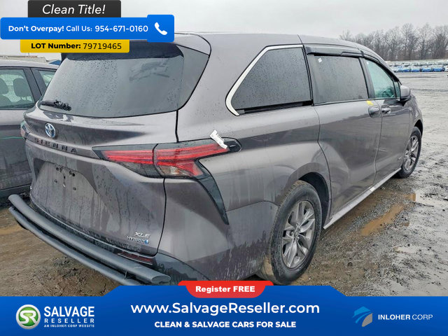 Used 2021 Toyota Sienna XLE image 4