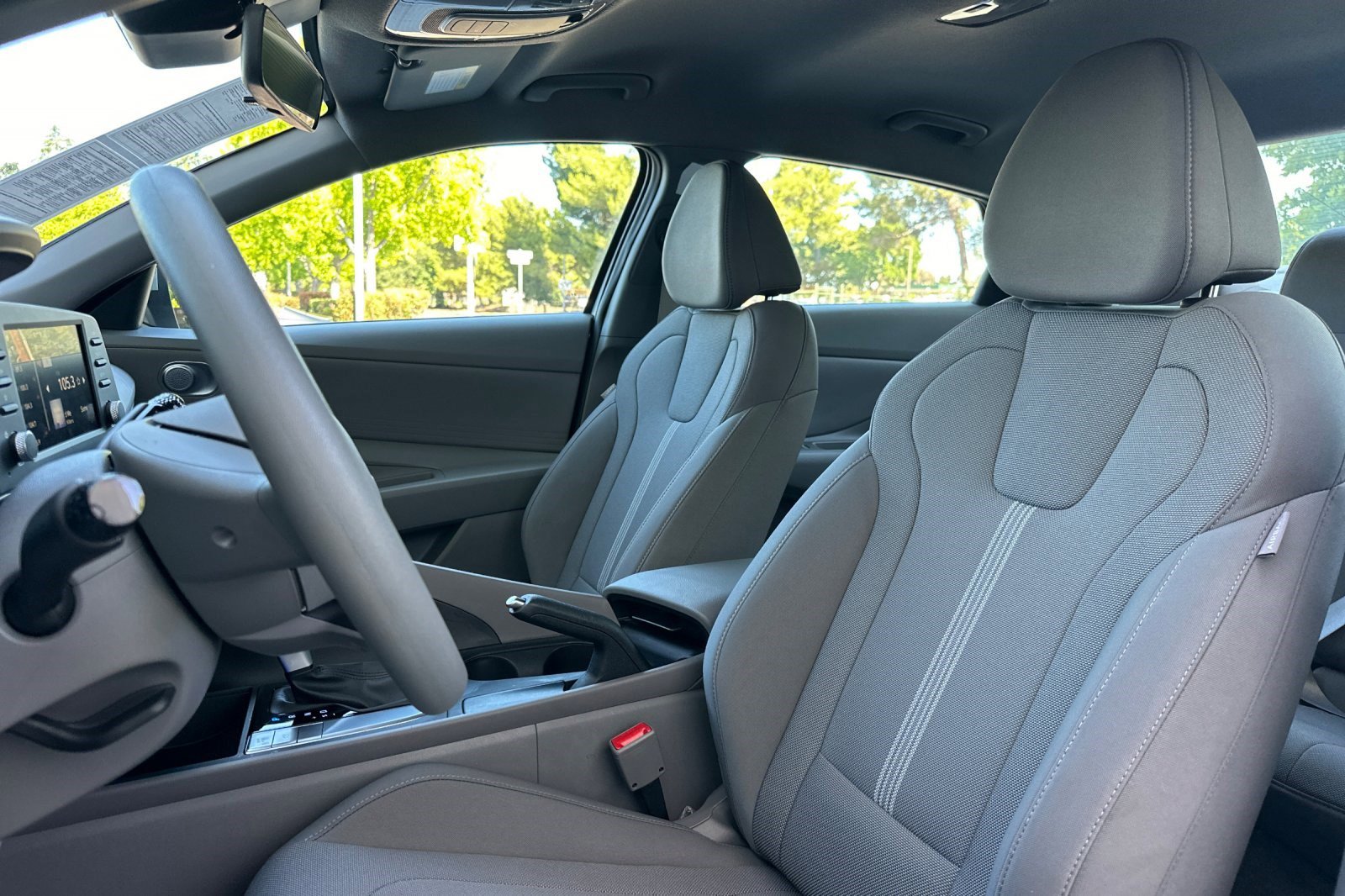 Used 2025 Hyundai Elantra SE FWD image 5