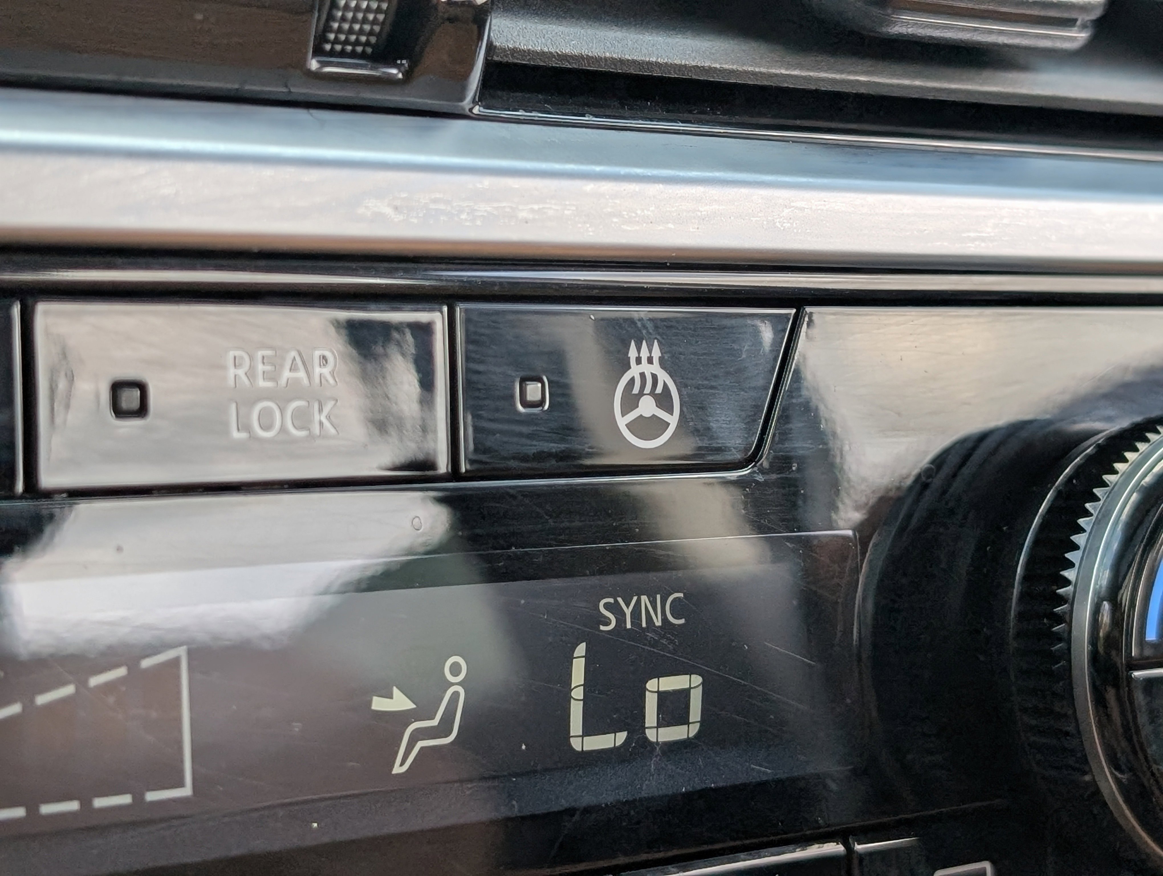 Used 2024 Nissan Pathfinder Platinum w/ Cargo Package image 39