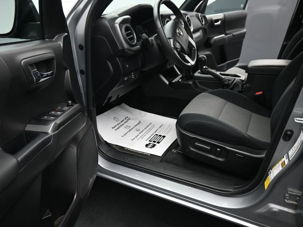 Used 2023 Toyota Tacoma TRD Off-Road image 17