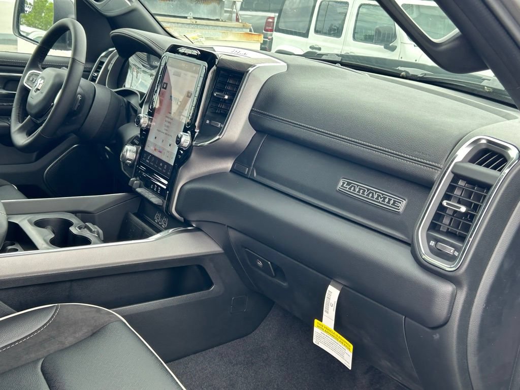 New 2025 RAM 1500 Laramie w/ Sport Appearance Package AWD/4WD image 29